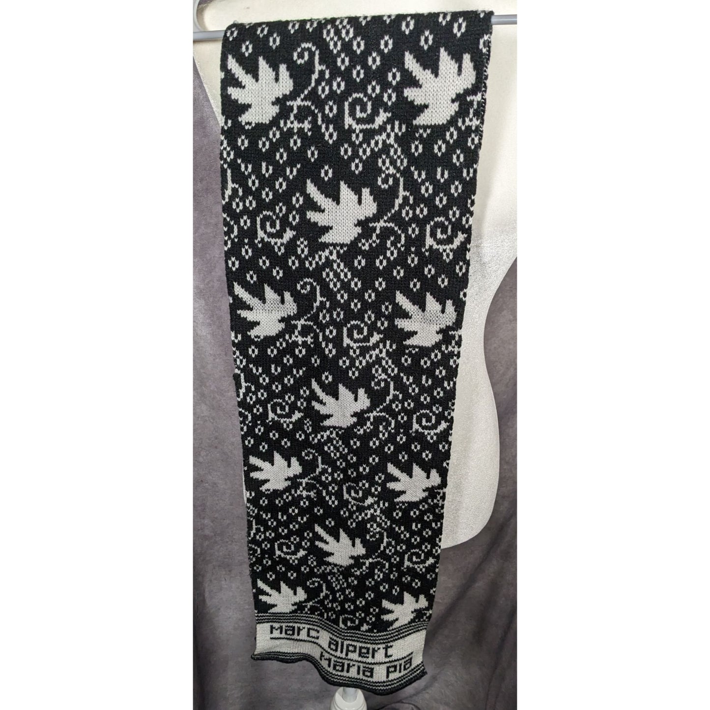Marc Alpert Maria Pia Black And White Leaf Scarf