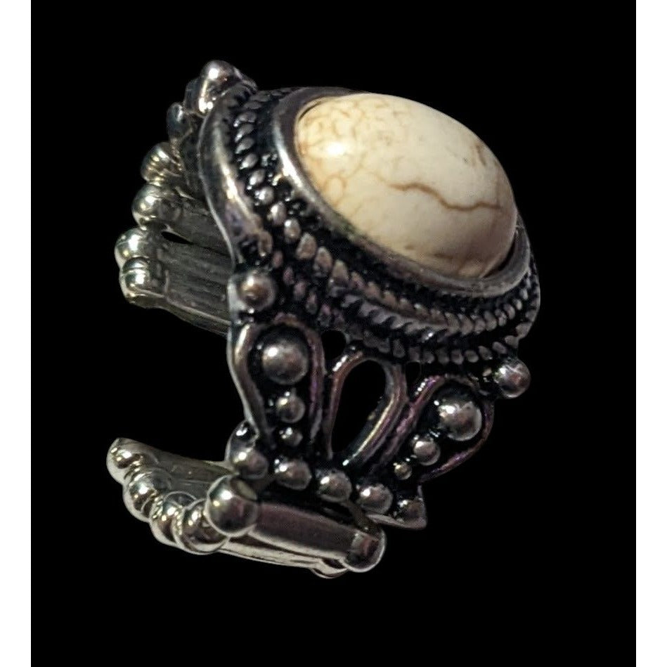 Victorian Style Silver Tone Stretch Ring With Marbled White Cabochon Size 7 1/2