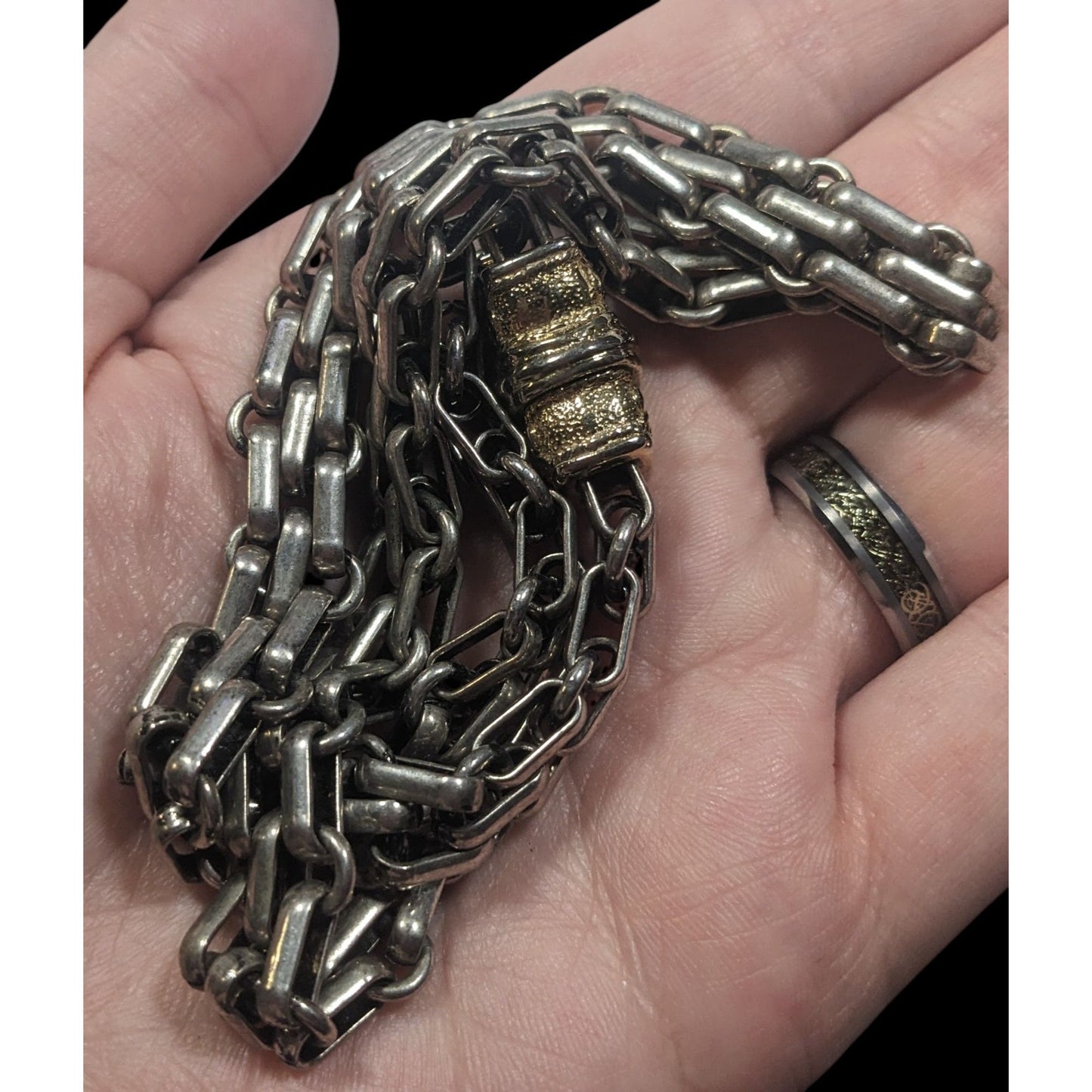 Unique Chunky Silver Tone Chain Necklace With Magnetic Clasp Centerpiece