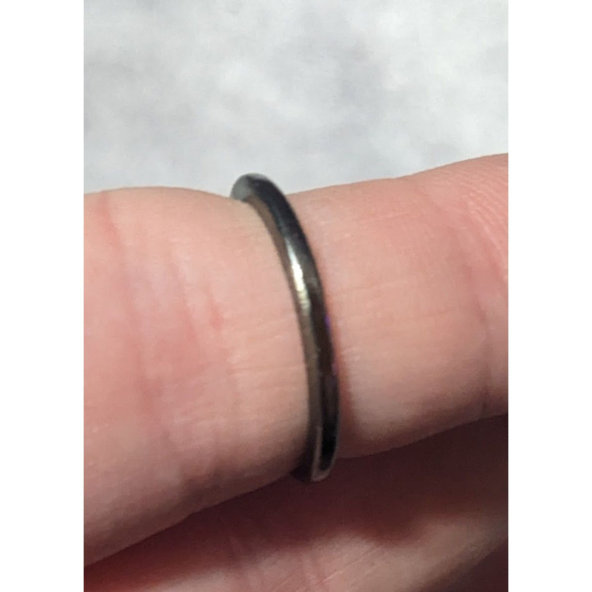 Minimalist Slight Chevron Silver Gunmetal Tone Ring Size 6