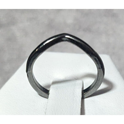 Minimalist Slight Chevron Silver Gunmetal Tone Ring Size 6