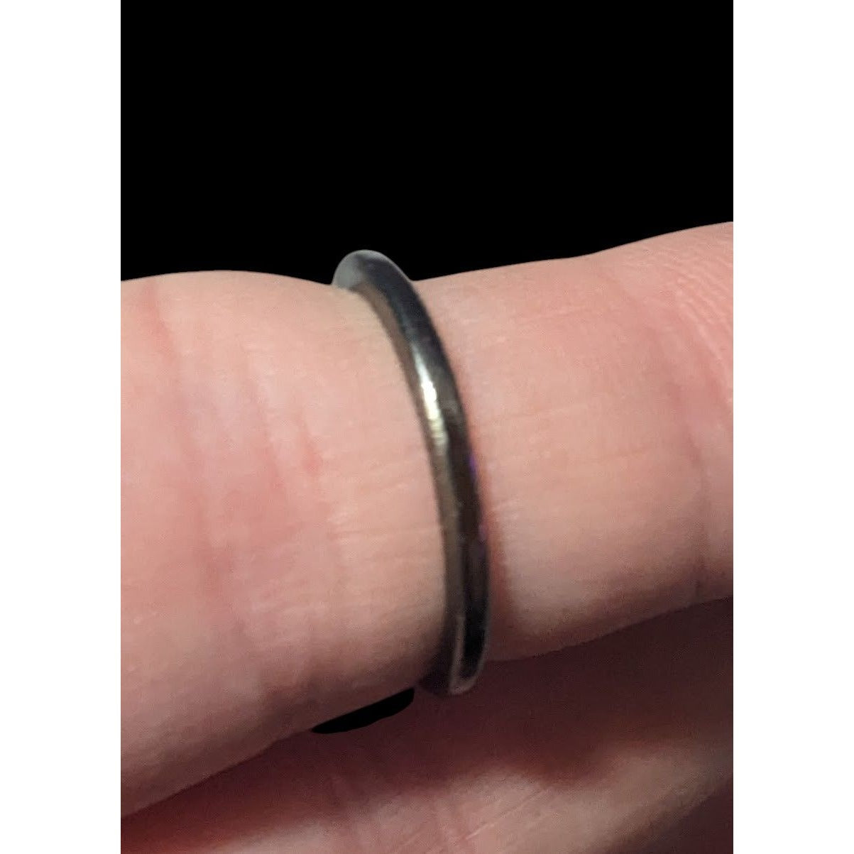 Minimalist Slight Chevron Silver Gunmetal Tone Ring Size 6