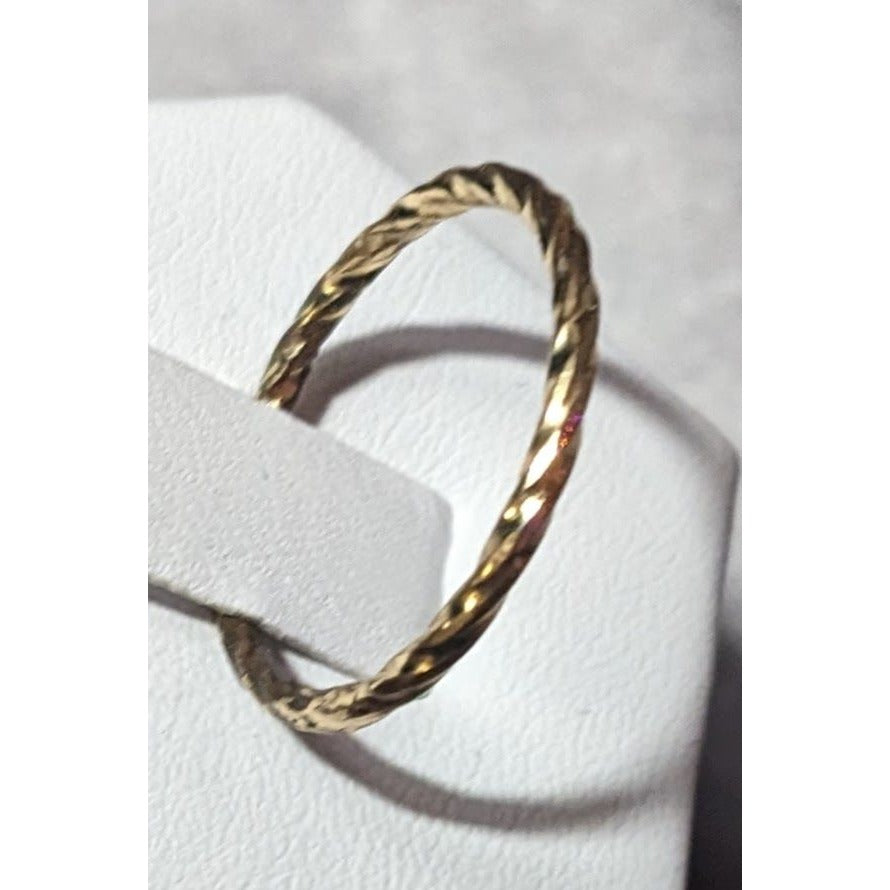 Minimalist Gold Tone Twist Textured Ring Size 7 3/4