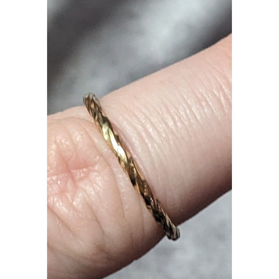 Minimalist Gold Tone Twist Textured Ring Size 7 3/4