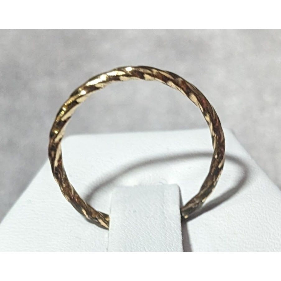 Minimalist Gold Tone Twist Textured Ring Size 7 3/4