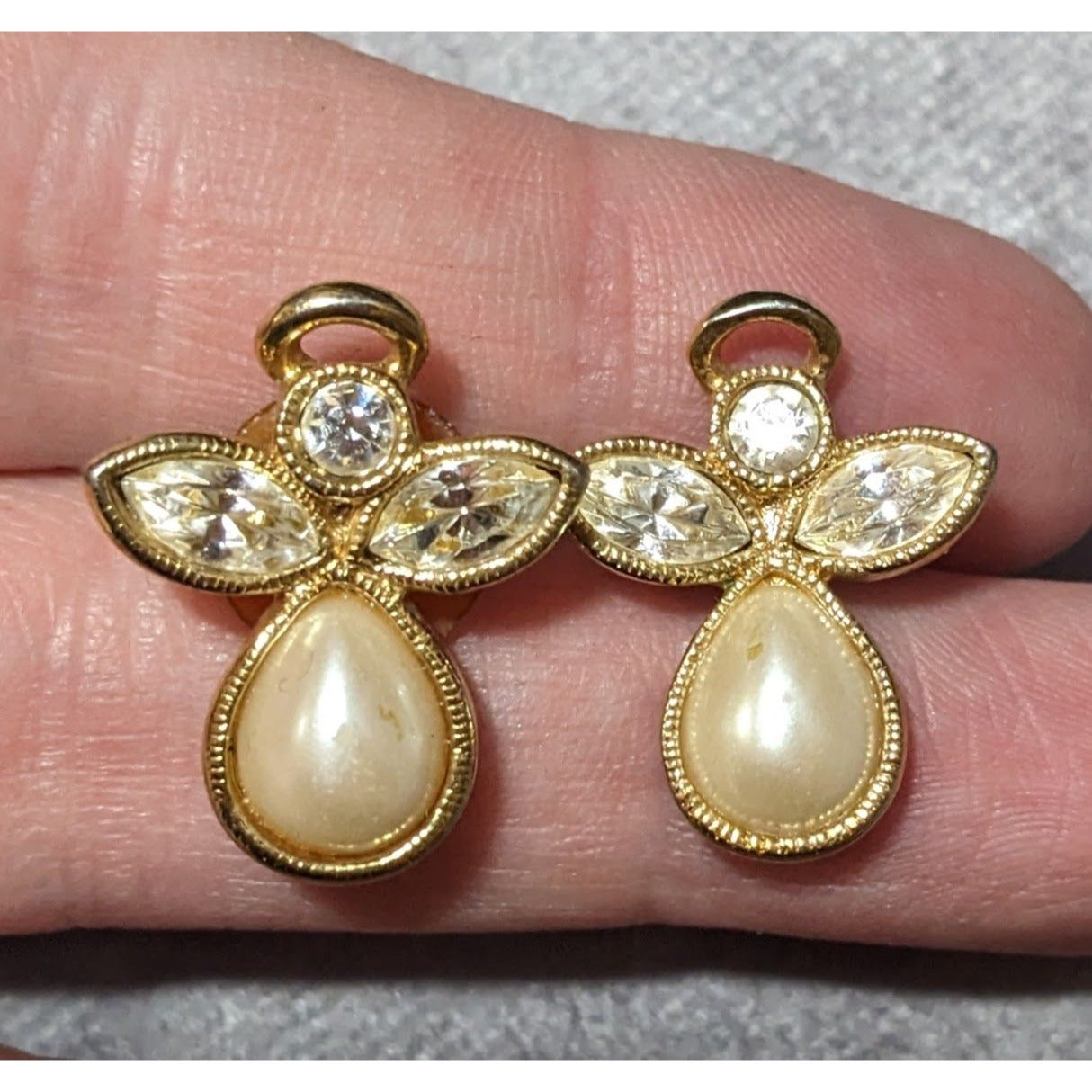 Vintage Avon Angel Gold Tone Rhinestone Faux Pearl Stud Earrings