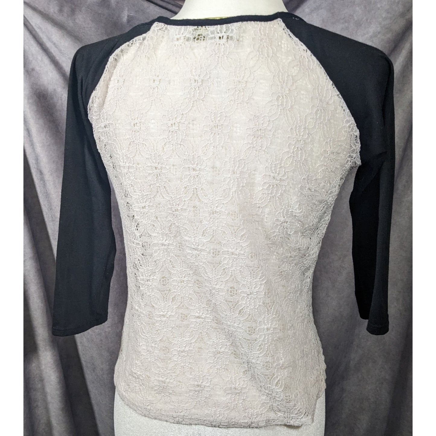 Woo Raglan Floral Lace Black And White Top Size Small