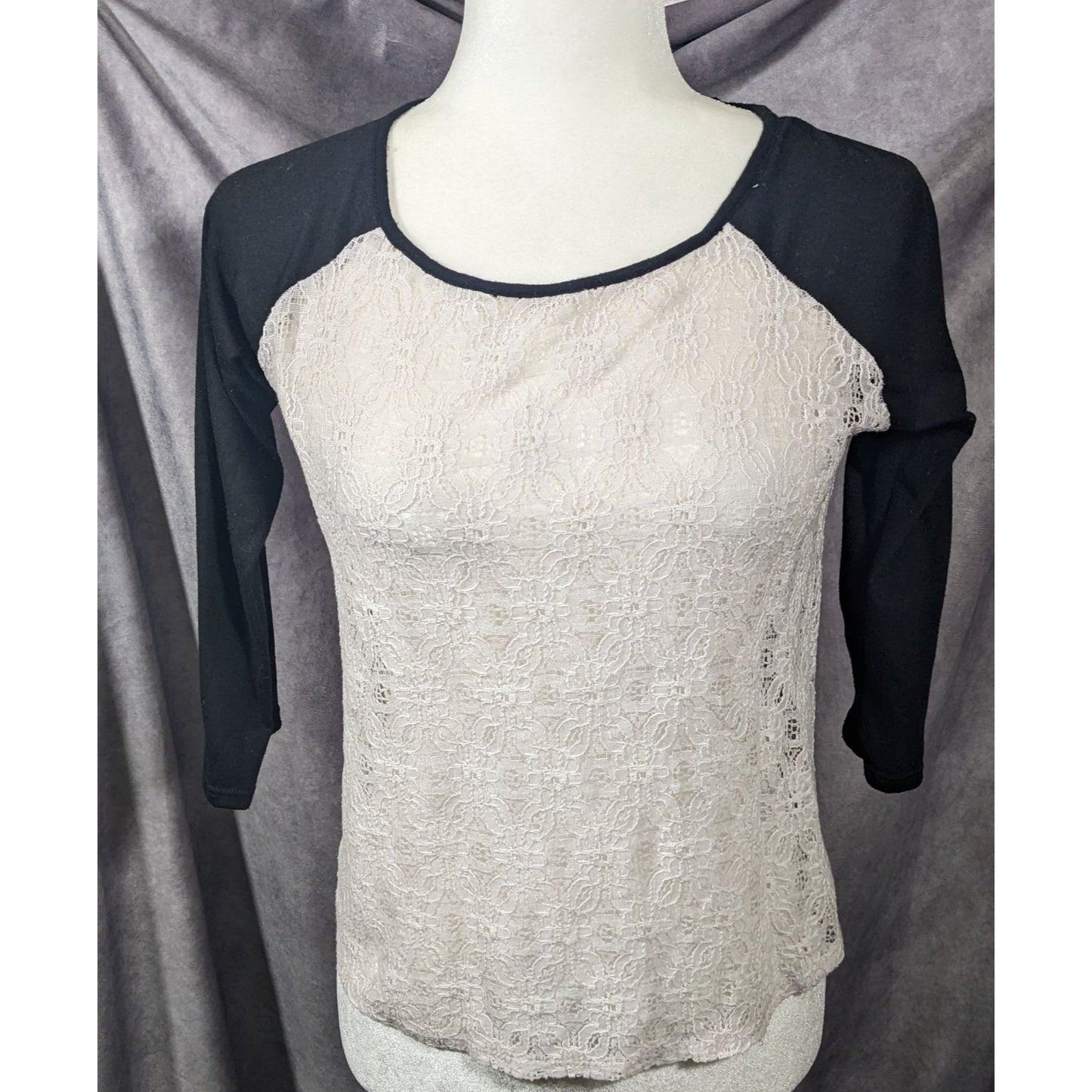 Woo Raglan Floral Lace Black And White Top Size Small