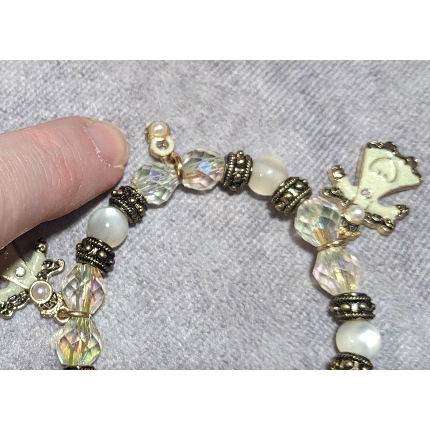 Angel Themed Gold Tone Cream Beaded Charm Stretch Bracelet