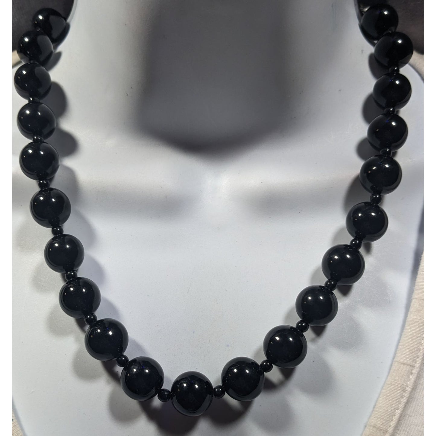Classic Retro Chunky Black Beaded Necklace