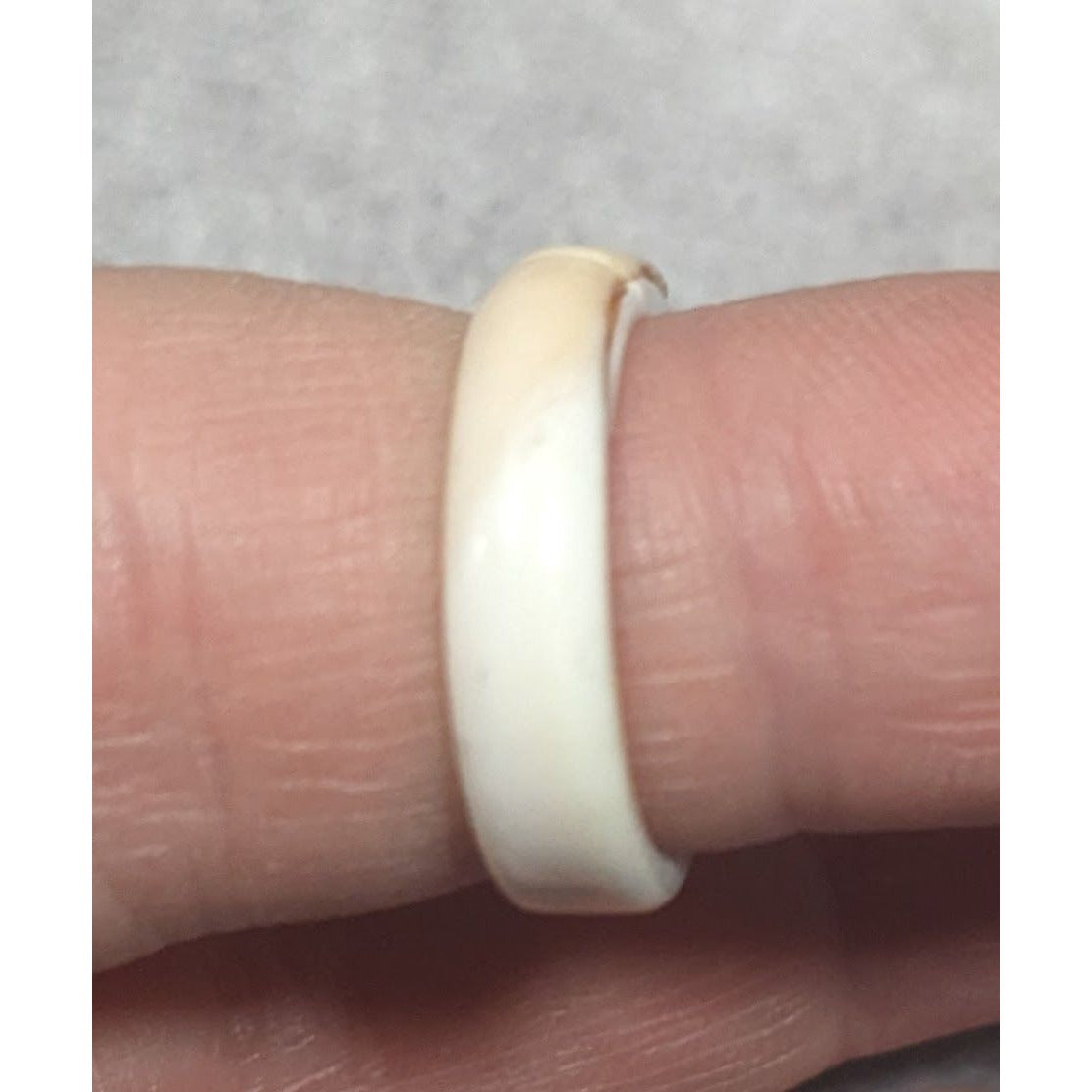 Vintage Carved Cream Shell Flower Ring Size 5 3/4