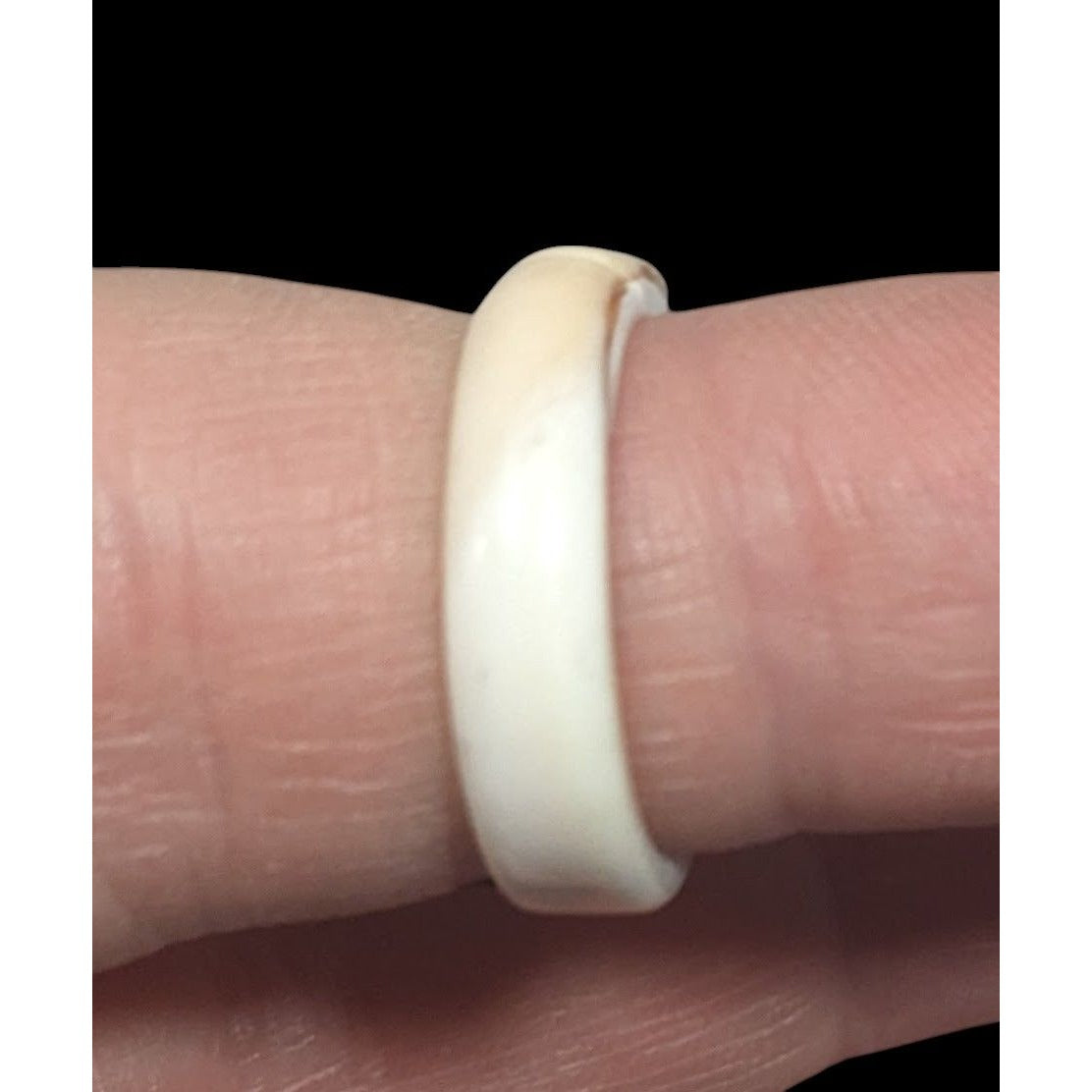 Vintage Carved Cream Shell Flower Ring Size 5 3/4