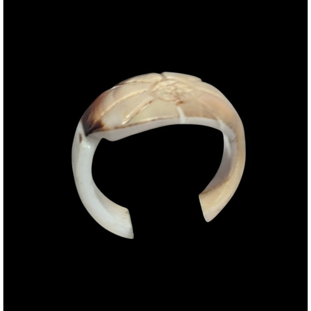 Vintage Carved Cream Shell Flower Ring Size 5 3/4