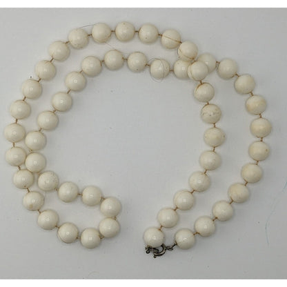 Vintage Retro White Beaded Necklace With Spring Ring Clasp