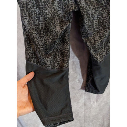 Athleta Black/Gray Textured Printed Cropped Leggings S With Pockets Mesh Details 16" Inseam 14" Waist Activewear