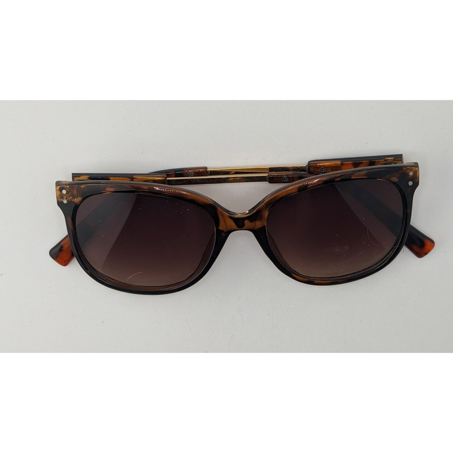 Tortoise Shell Retro Sunglasses