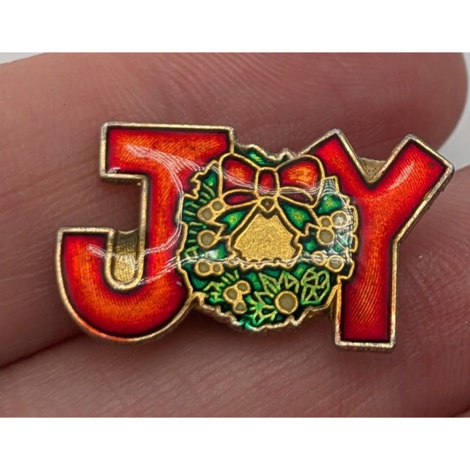 Vintage 1980s "JOY" Holiday Pin Green Wreath Red Lettering Christmas 1 Inch