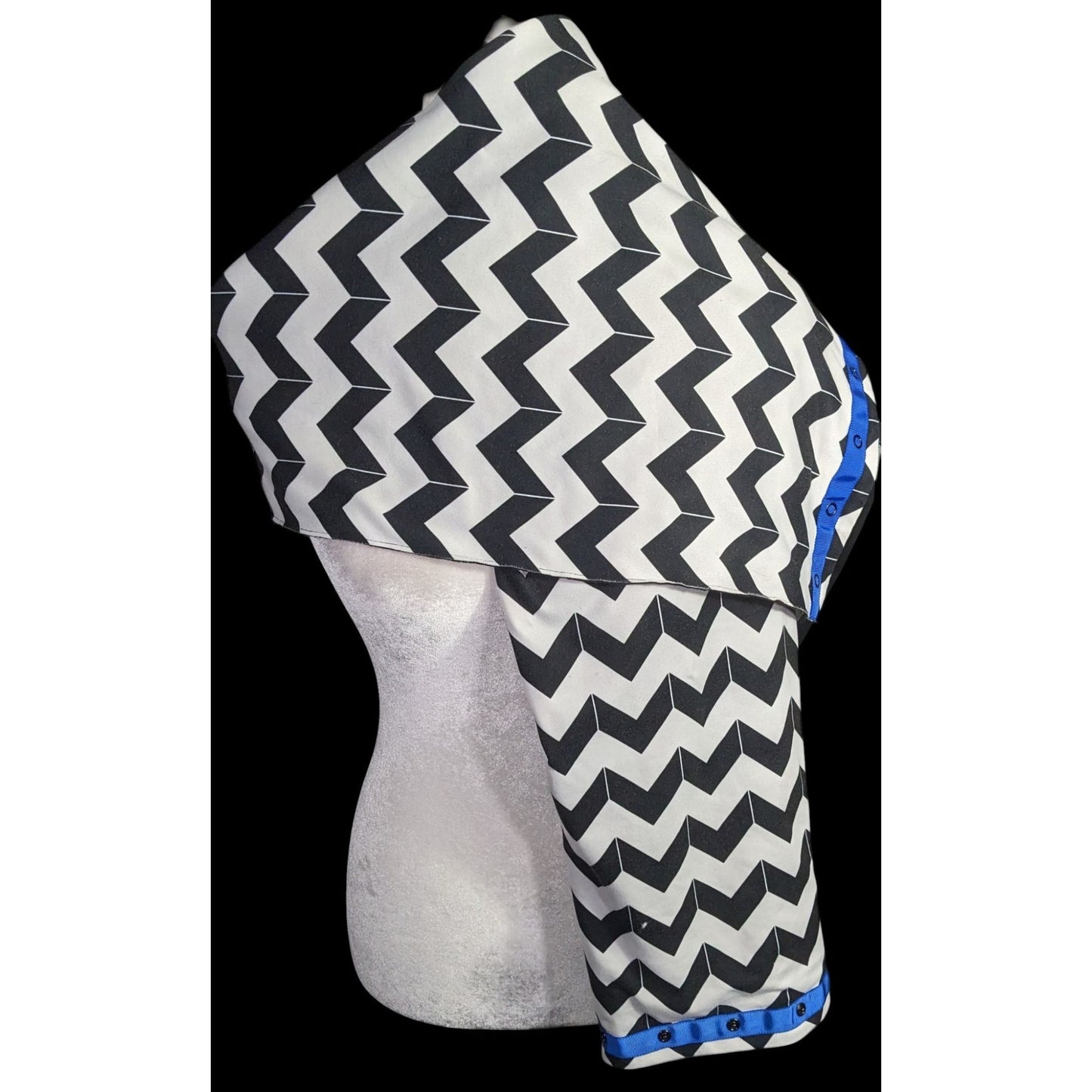 Lululemon Vinyasa Scarf Chevron Black & White With Snap Detail 67"x28"