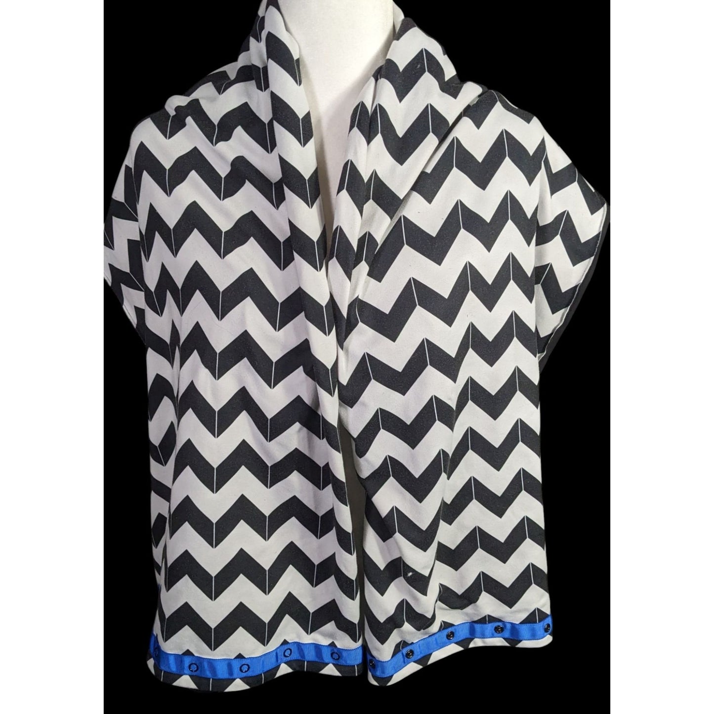 Lululemon Vinyasa Scarf Chevron Black & White With Snap Detail 67"x28"