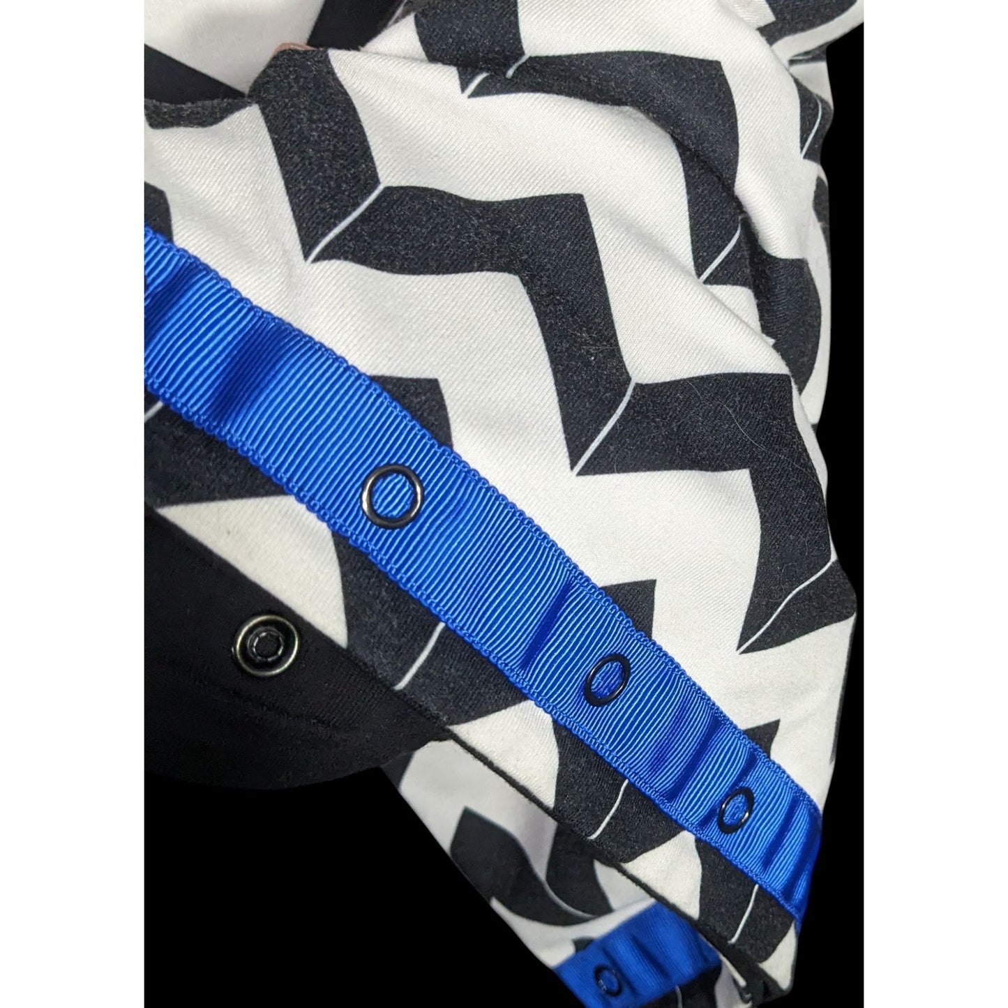 Lululemon Vinyasa Scarf Chevron Black & White With Snap Detail 67"x28"