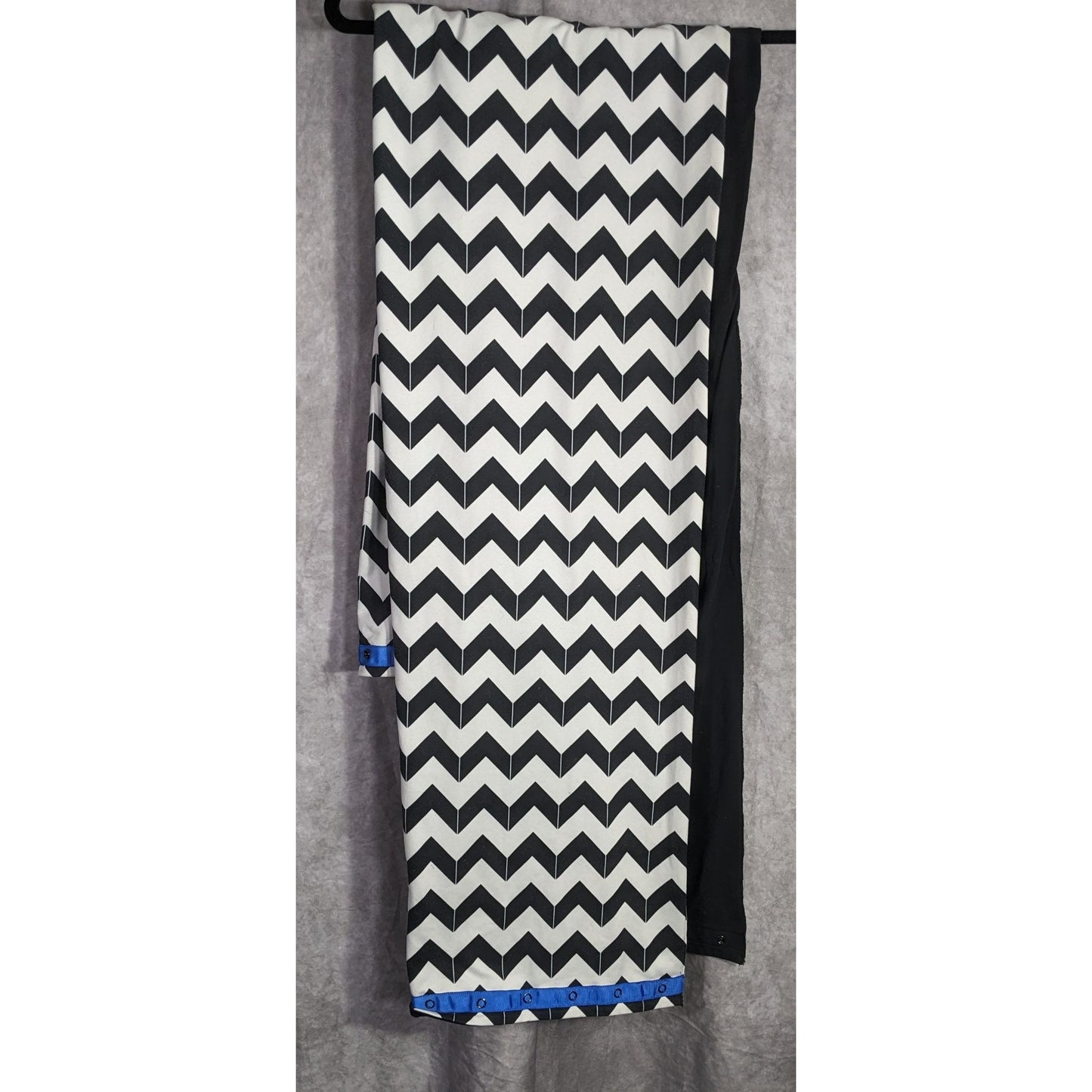 Lululemon Vinyasa Scarf Chevron Black & White With Snap Detail 67"x28"
