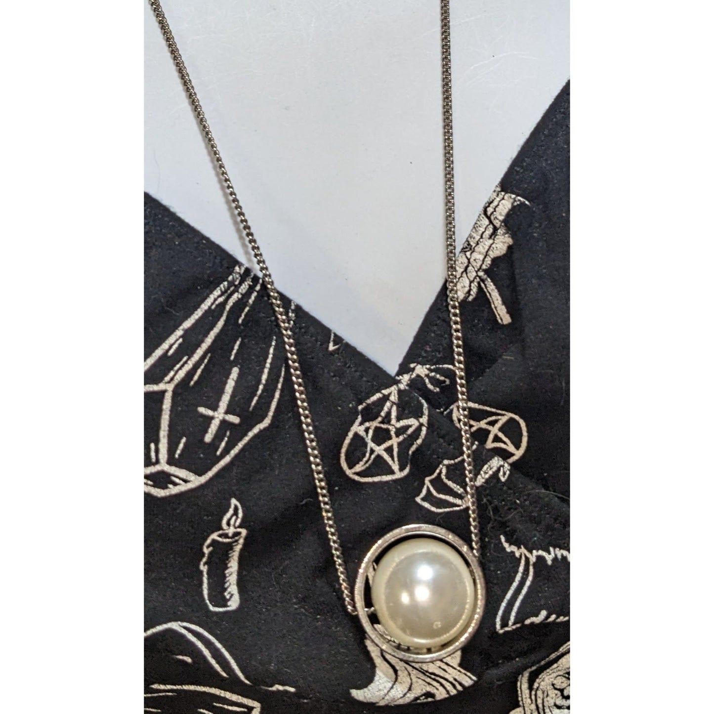 Silver Faux Pearl Pendant Necklace Minimalist Floating Pearl Circle Necklace