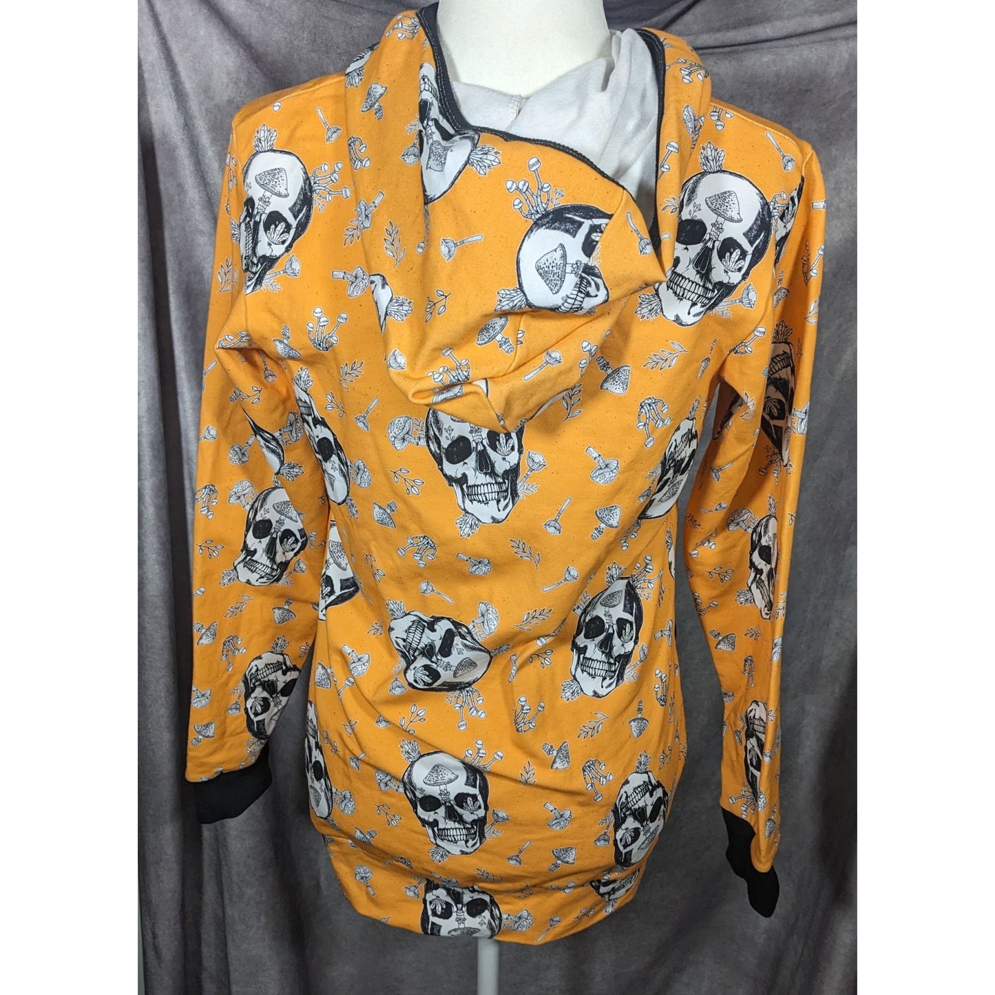 Bear Cub Clothing Orange Skull Mushroom Hoodie Size Small