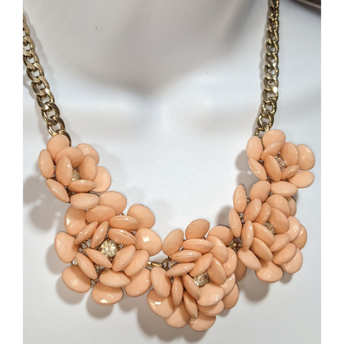 Y2K Romantic Floral Acrylic Peach Gold Tone Statement Necklace 15 Inch