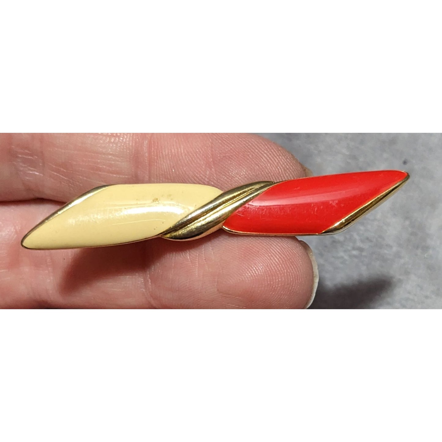 Vintage Art Deco Red And Cream Enamel Brooch