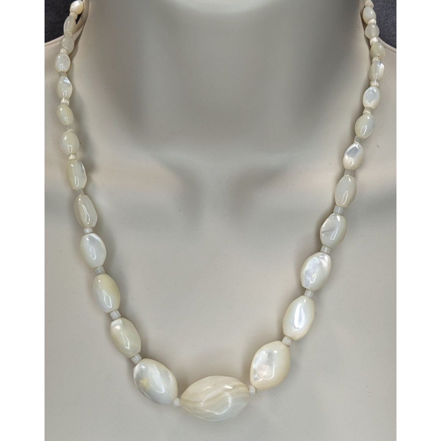 Boho Vintage Mother of Pearl Graduated Beaded Necklace White Iridescent Shell Jewelry
