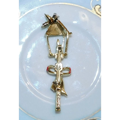 Gerry's Vintage Holiday Streetlamp Brooch