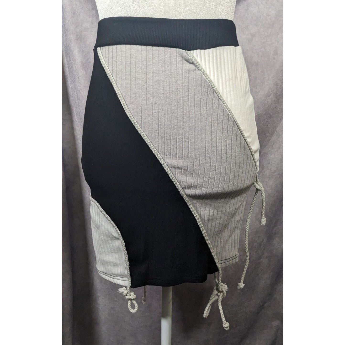 Akira Black White And Grey Diagonal Colour Block Ribbed Skirt Size Small