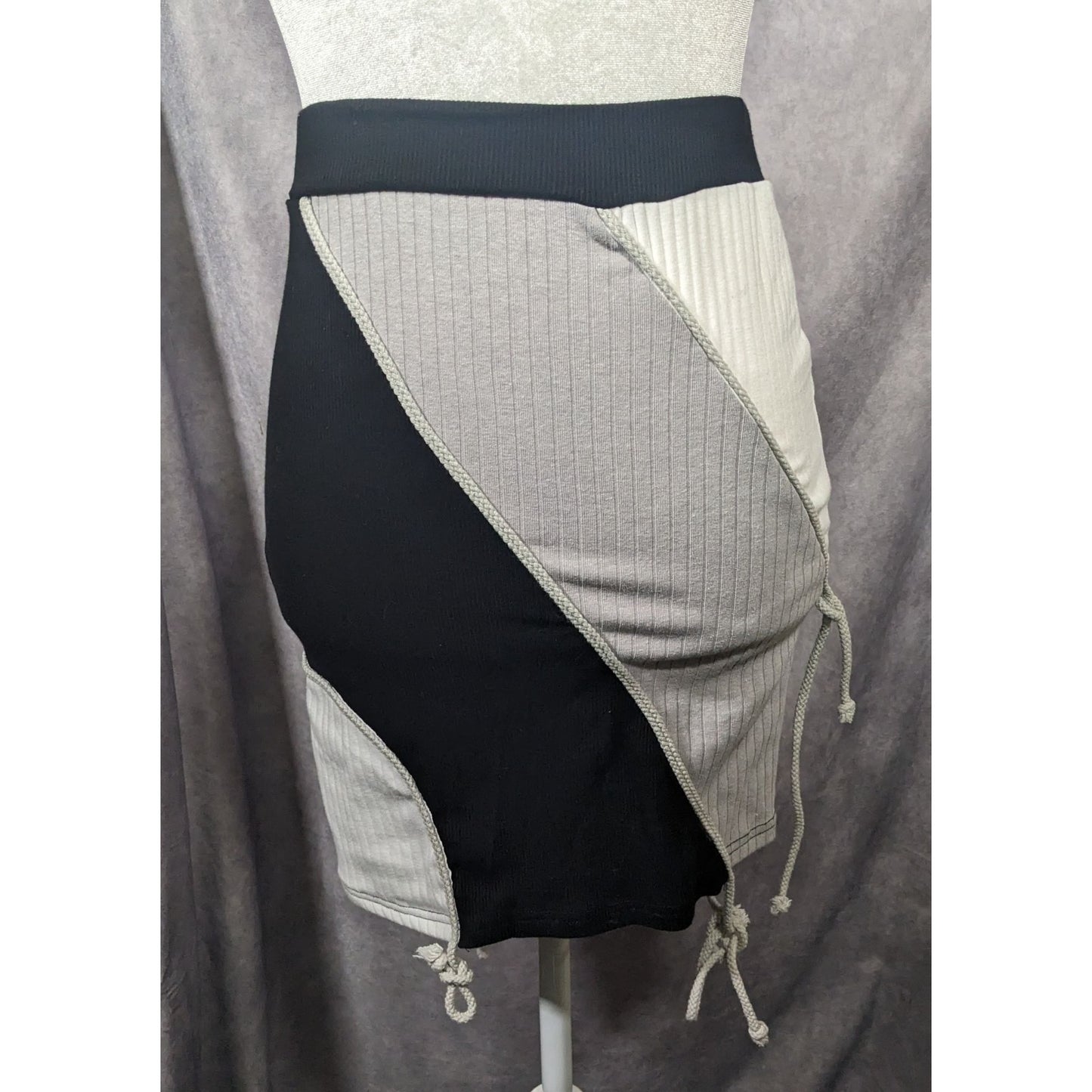 Akira Black White And Grey Diagonal Colour Block Ribbed Skirt Size Small