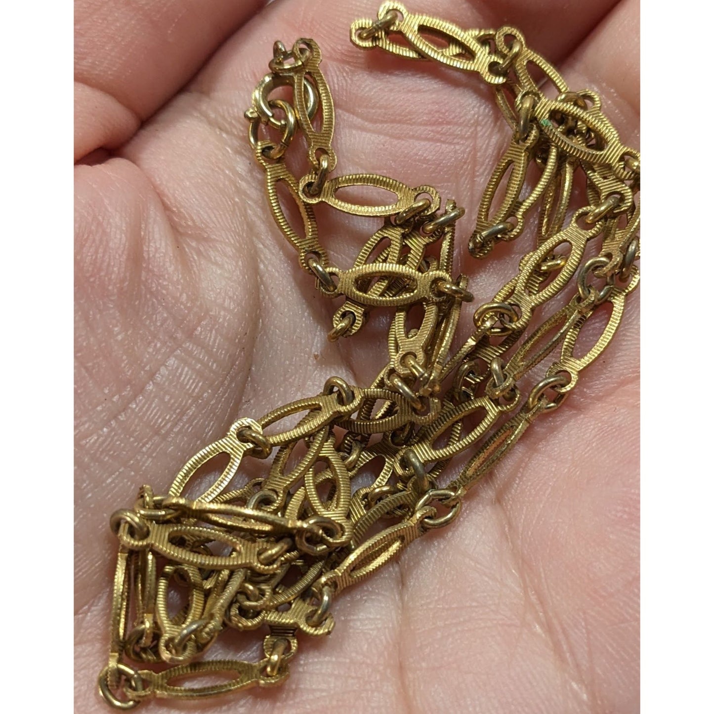 Vintage Textured Gold Tone Oblong Link Chain Necklace
