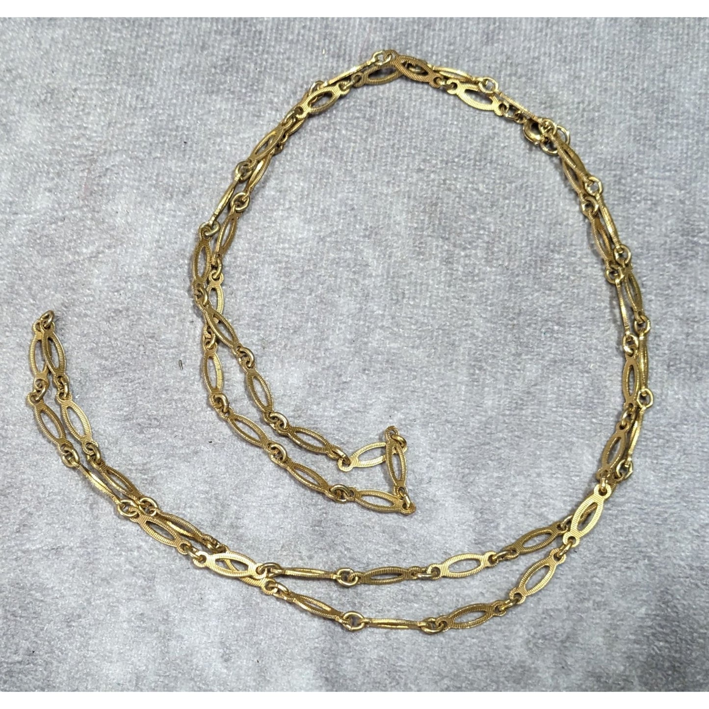 Vintage Textured Gold Tone Oblong Link Chain Necklace