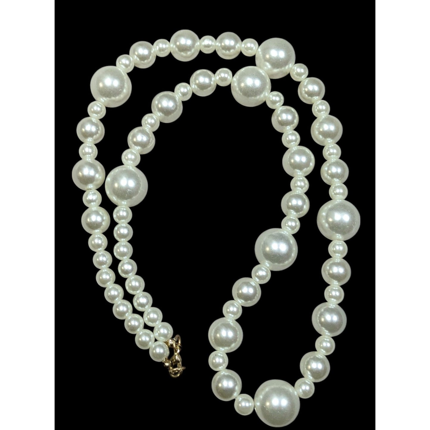 Chunky 80s Glam Style Faux Pearl Necklace