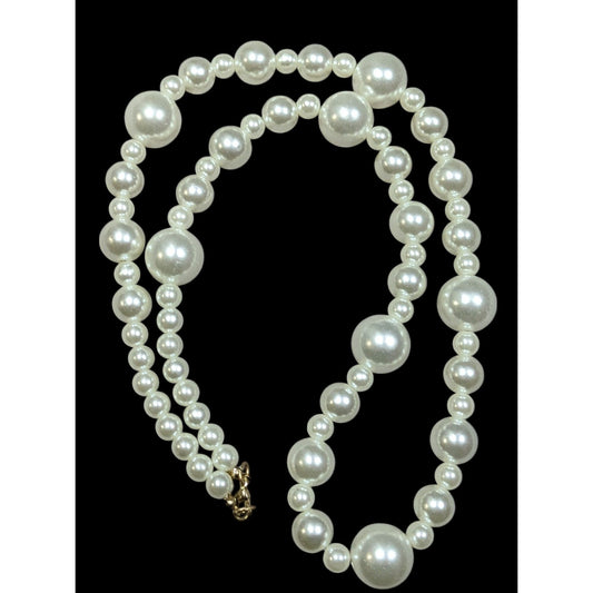 Chunky 80s Glam Style Faux Pearl Necklace