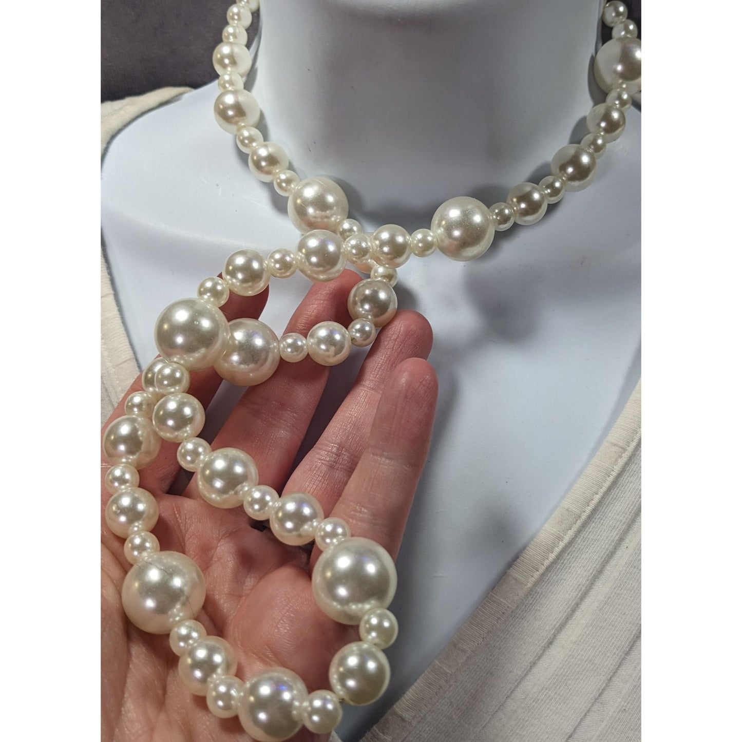 Chunky 80s Glam Style Faux Pearl Necklace