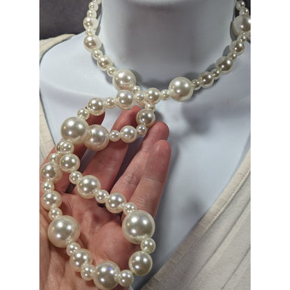 Chunky 80s Glam Style Faux Pearl Necklace