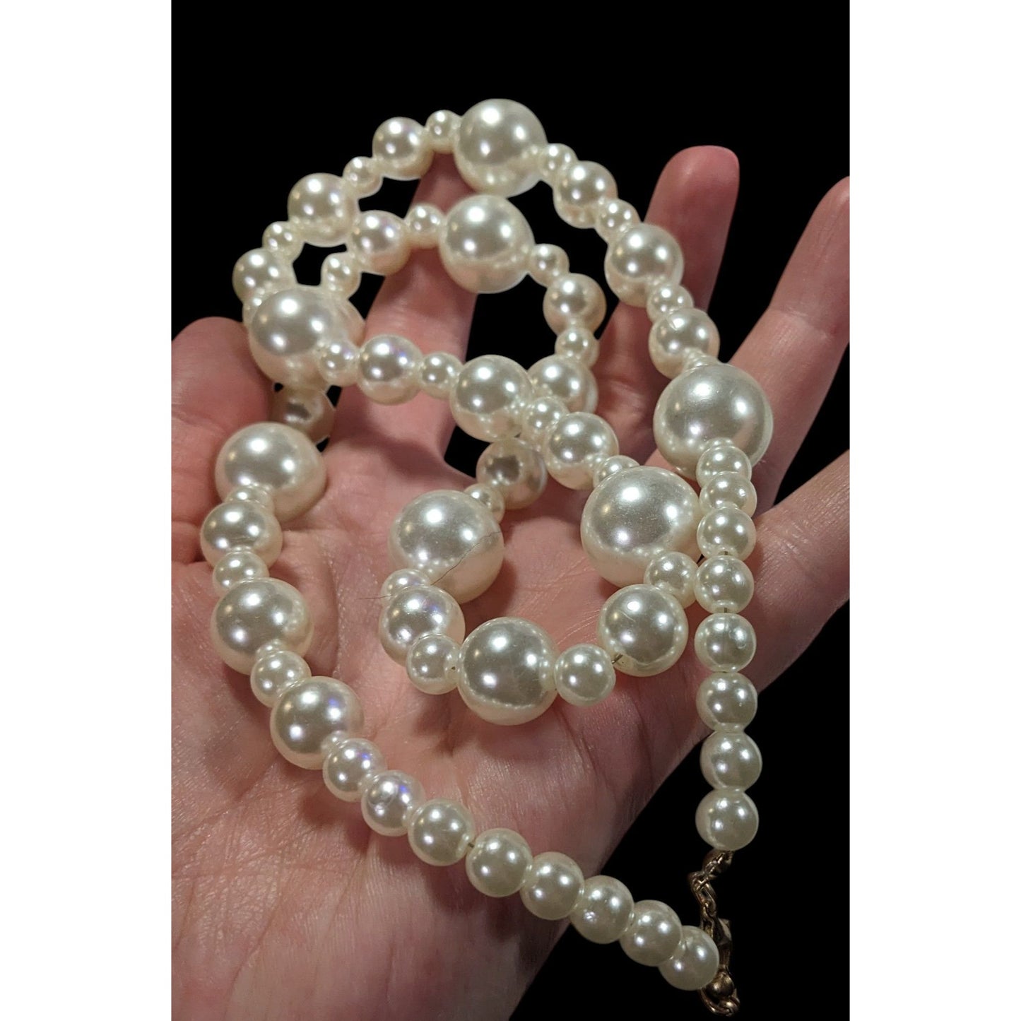 Chunky 80s Glam Style Faux Pearl Necklace
