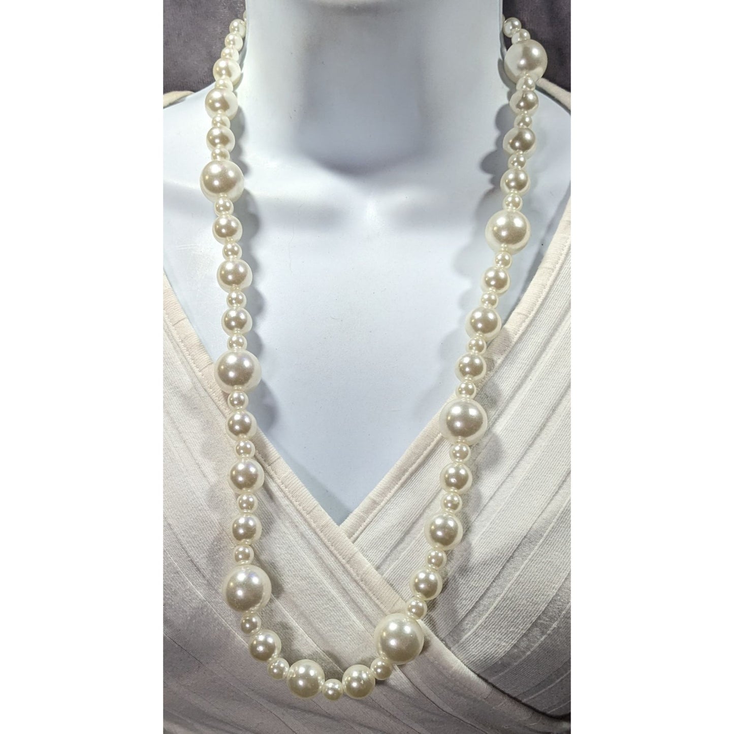 Chunky 80s Glam Style Faux Pearl Necklace
