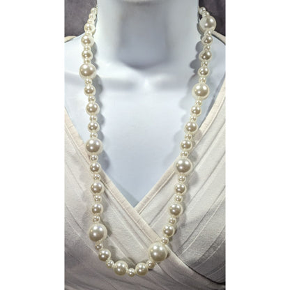 Chunky 80s Glam Style Faux Pearl Necklace