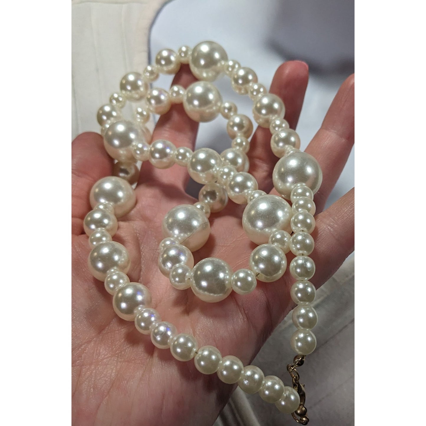 Chunky 80s Glam Style Faux Pearl Necklace