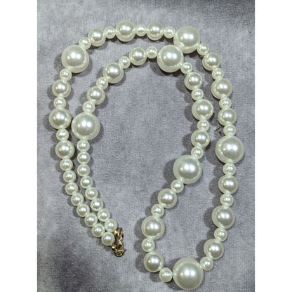 Chunky 80s Glam Style Faux Pearl Necklace