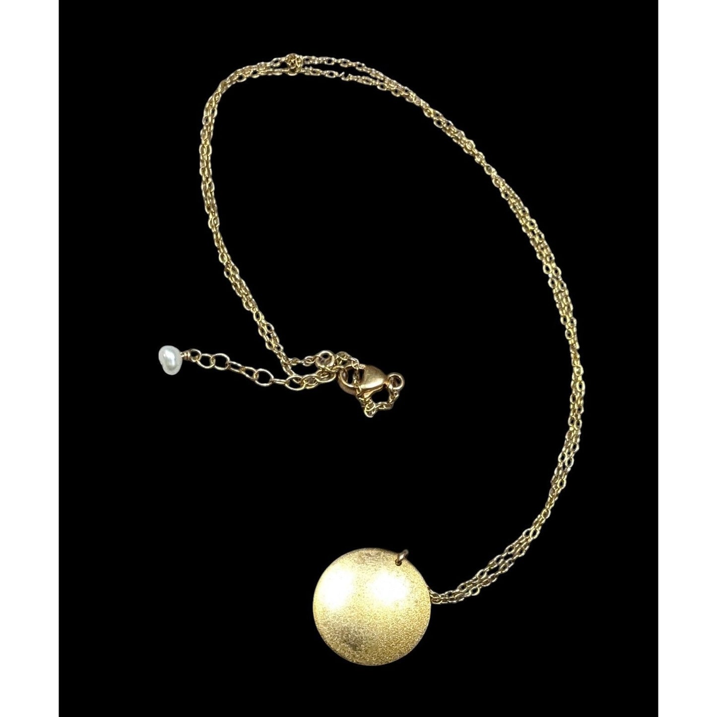 Modern Elegant Gold Tone Frosted Circle Pendant Necklace