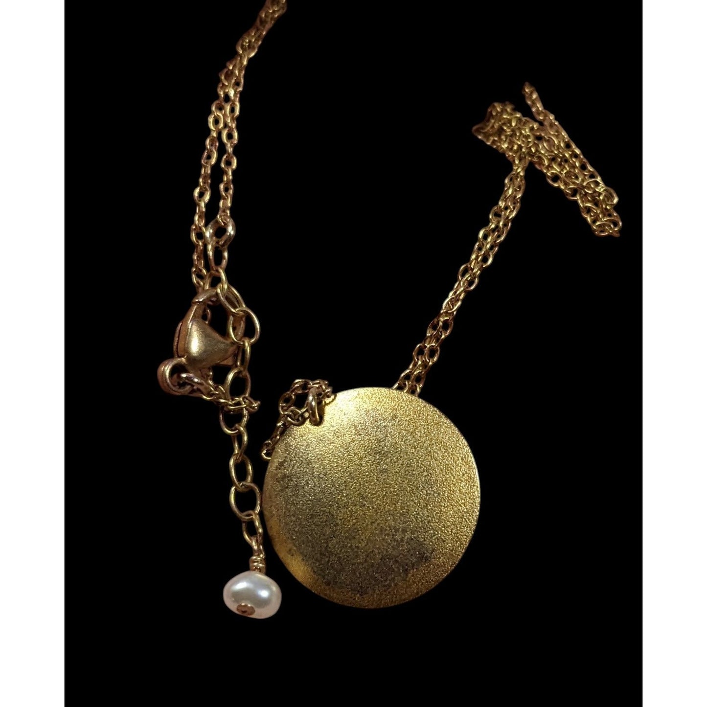 Modern Elegant Gold Tone Frosted Circle Pendant Necklace