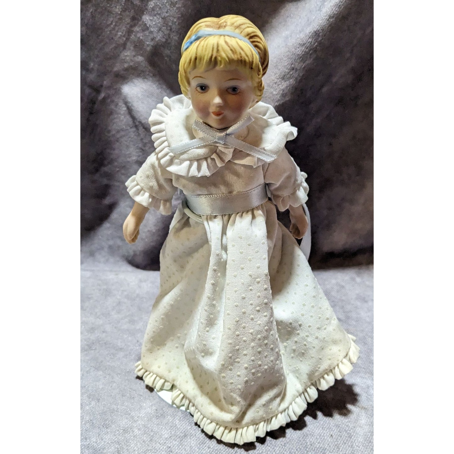 Vintage 1983 Avon Porcelain Victorian Collection Doll With Stand