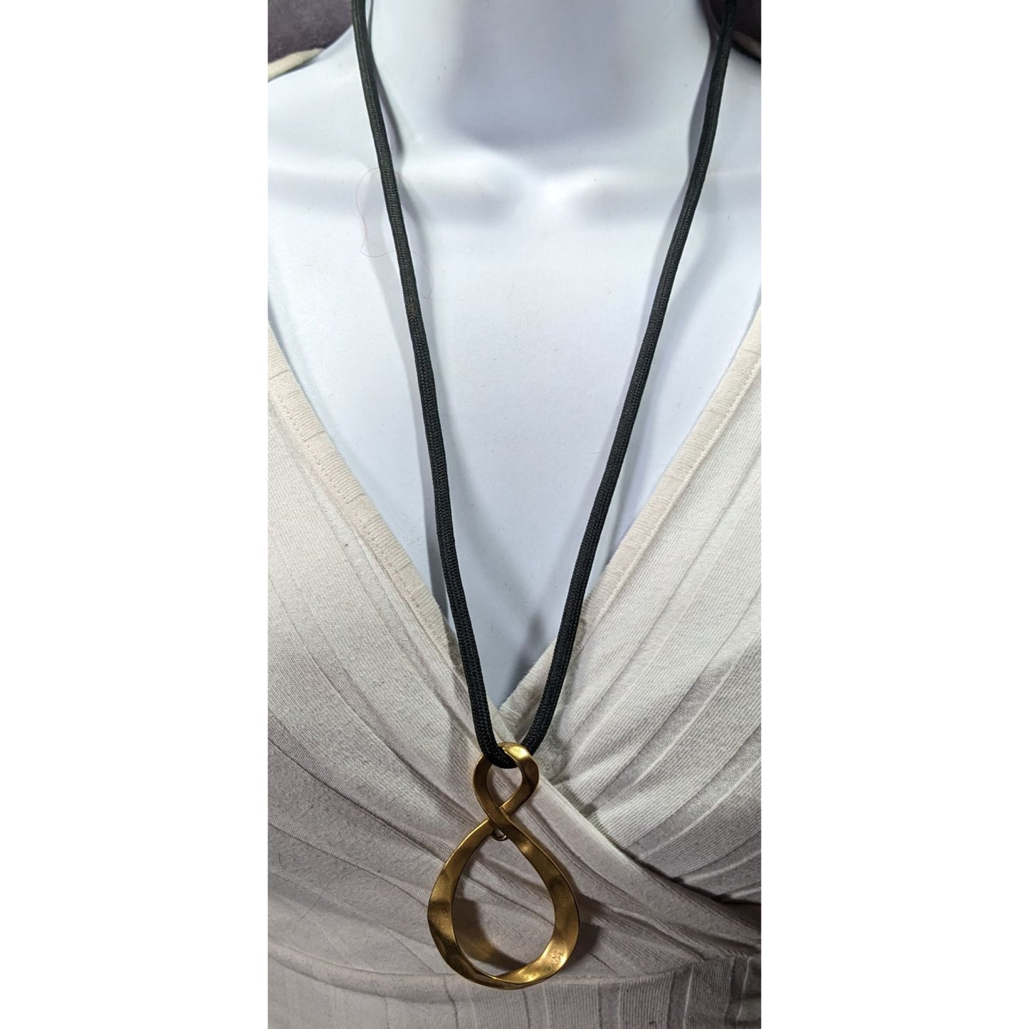 Vintage Avon Elegant Gold Tone Infinity Pendant Necklace