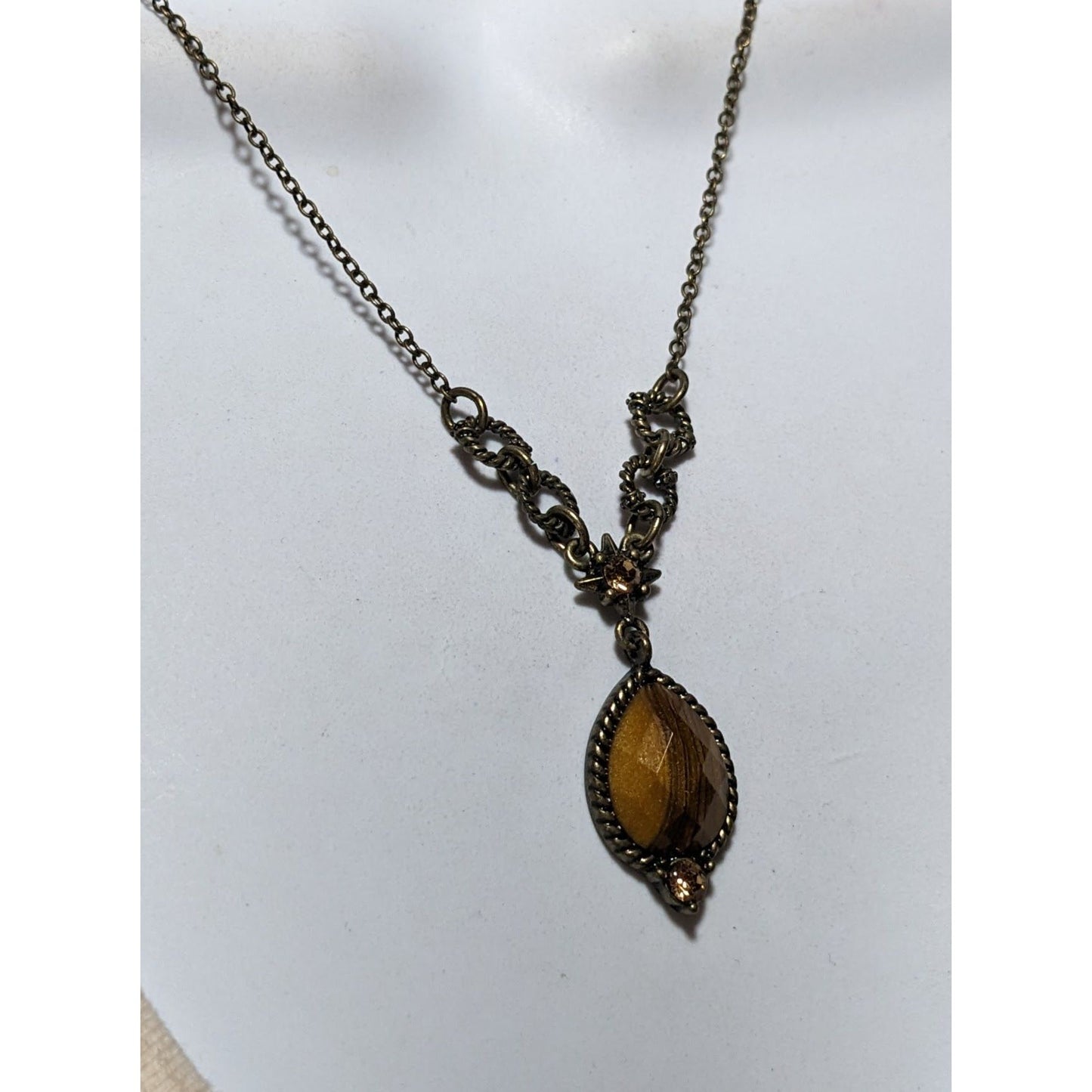 Vintage Avon Victorian Style Pendant Necklace