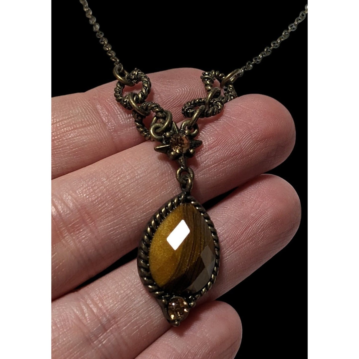 Vintage Avon Victorian Style Pendant Necklace